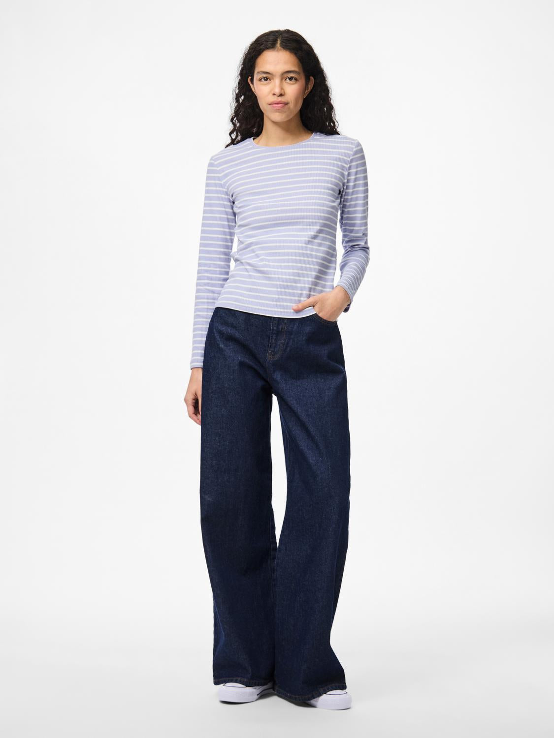 model_shot-front_full